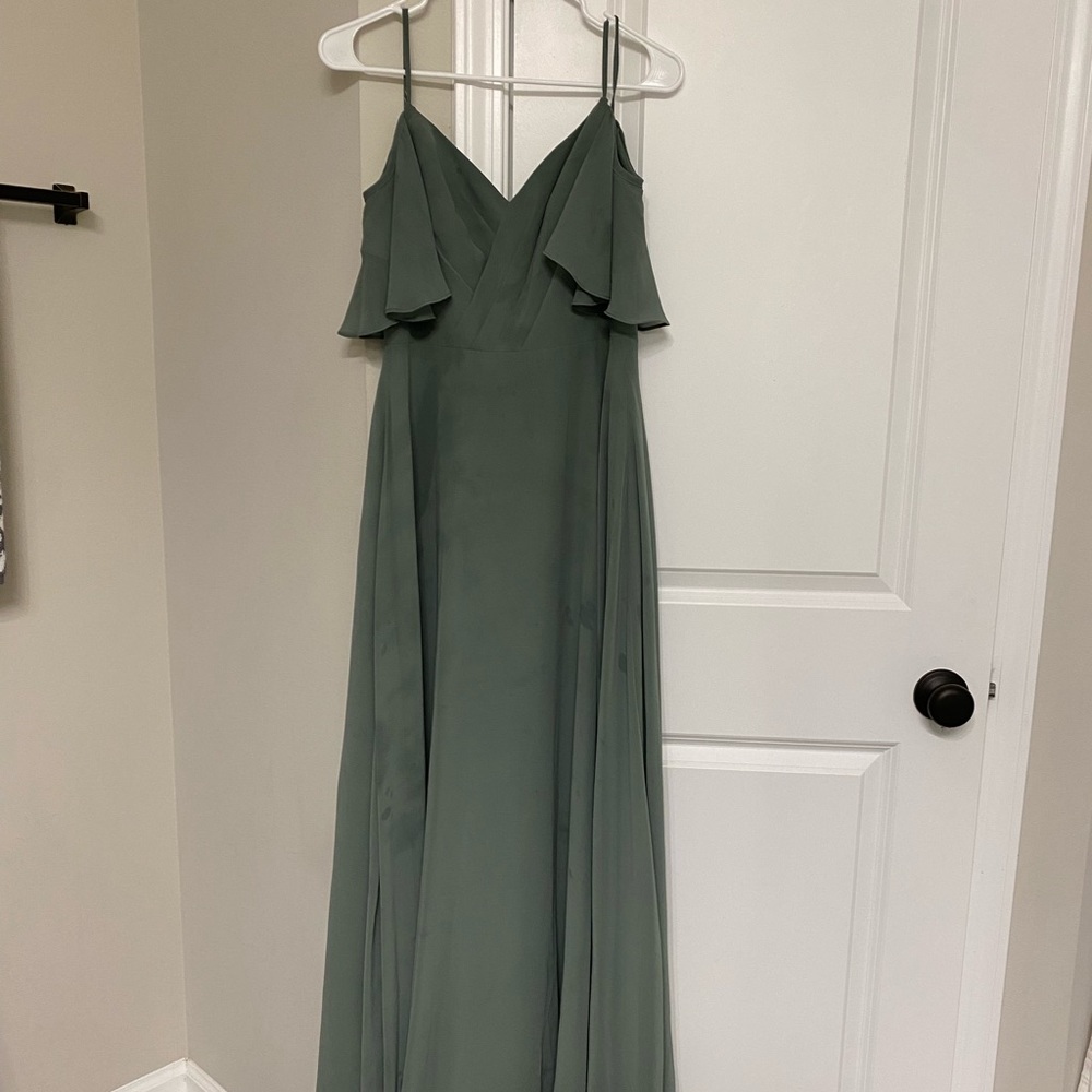 Sorella Villa Chiffon Bridesmaid dress in color Evergreen size 8